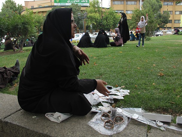عده ای سیر خورده چه می دانند ما چه میکشیم/راضی به کارگری در کارخانه ها هستیم اما نیست