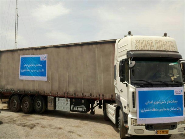 صندلی های  اهدایی دانش آموزان دشتیاری رسید+عکس