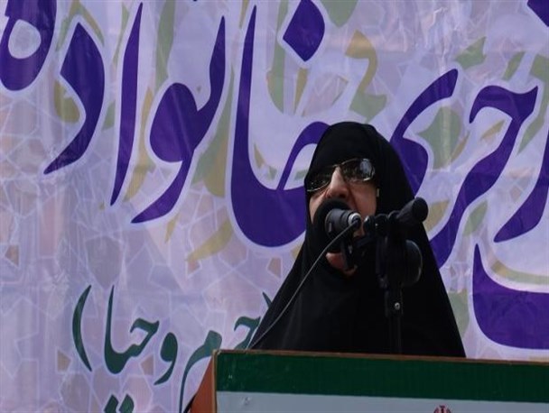 حجاب سنگری در برابر دشمنان / چادر سلاح بانوان است