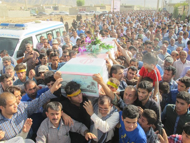 پیکر مطهر حماسه ساز پد خندق در شهرستان لنده به خاک سپرده شد/عکس