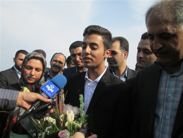 نگاه حمایتی به دانش آموزان رمز موفقیت در المپیادهای علمی/از لحاظ تحقیقاتی در علوم پایه خوب کار نشده/رفتن به روی سکو با پرچم غرورآفرین بود