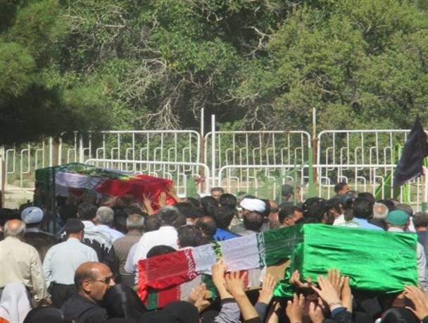 تشیع پیکر دو شهید گمنام در روستای کهنگ اردستان/تصاویر