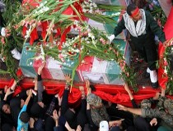 اصفهان به احترام قامت شهدا قیامت کرد/ با دستان بسته هم دستمان را گرفتند