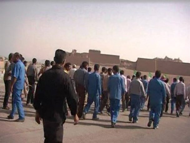 مسئولان نگران نباشید هنوز عرق جبین کارگران خشک نشده، آنها شرمنده خانواده هستند