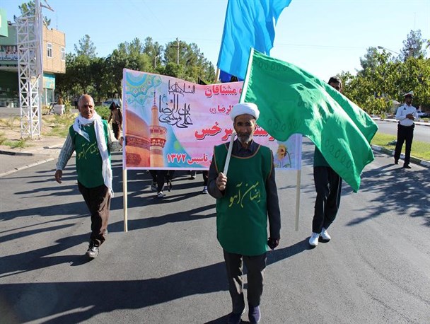 حرکت زائران پیاده سرخسی به سوی حرم هشتم+ تصاویر
