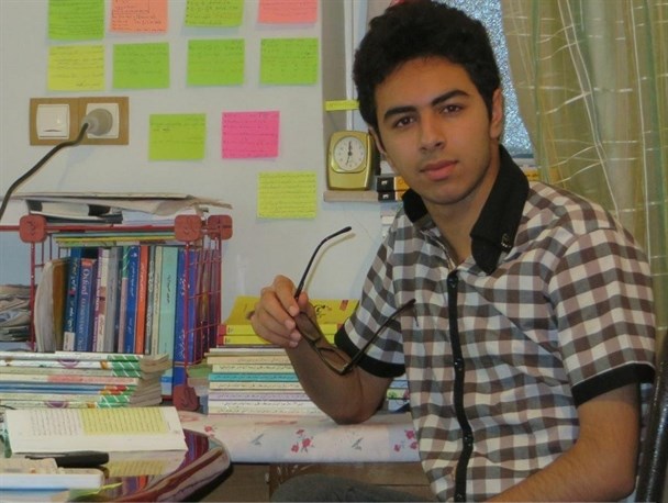 یک خبرنگار  رتبه برتر کنکور ممسنی شد