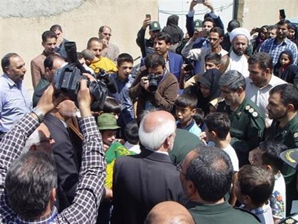 حضور خادمین و پرچم حرم مطهر امام رضا(ع) در بوکان +تصاویر