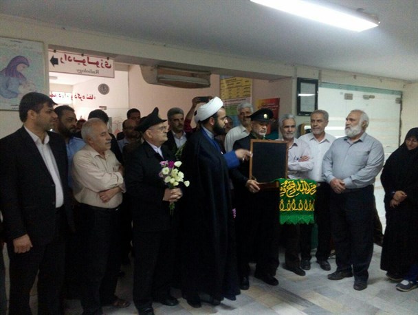 خادمان آستان قدس رضوی با پرچم امام مهربانی به شهرستان نطنز آمدند+ تصاویر