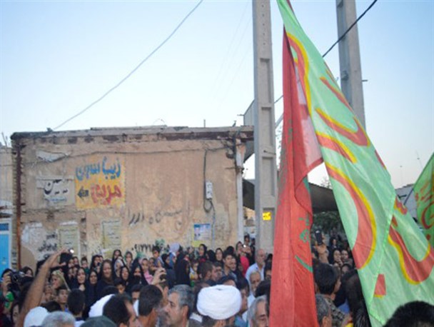 عکس: پرچم رضوی نسیم حرم را به مرودشت آورد