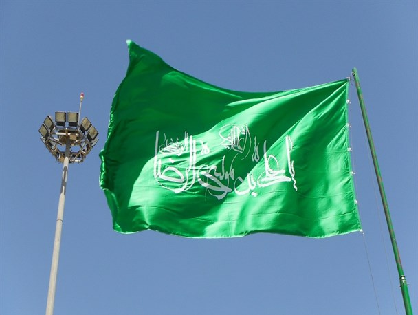 نصب پرچم مزین به نام امام رضا(ع) در تایباد