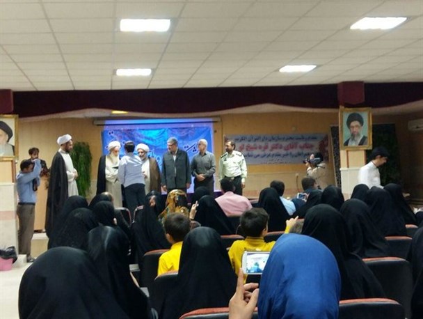 چهره‌های برتر قرآنی در استان کرمانشاه تجلیل شدند/ رئیس دارالقرآن کریم کشور: بودجه اختصاص یافته برای فعالیت های قرآنی اندک است/ آیت الله علما: تاکید بر پیاده سازی مبانی قرآنی در زندگی