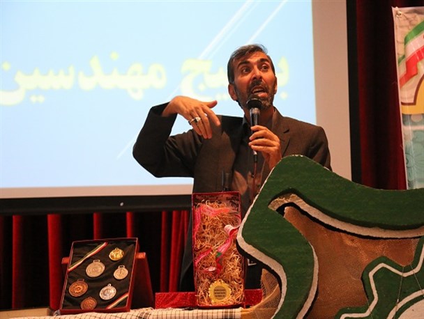 ای‌کاش یک دیپلمات مانند «حسین برهانی» داشتیم/ می دانند دشمن می شنود اما باز هم اظهار عجز می کنند!