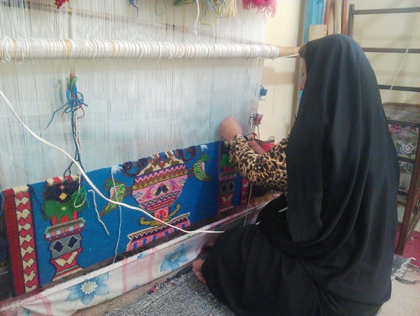 "قالی بافی"، صنعتی خرد اما پر رونق در ایلام + تصاویر
