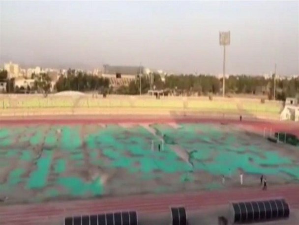 بذر بی تدبیری در زمین فوتبال استادیوم الغدیر زاهدان/ حالِ تنها ورزشگاه استاندارد سیستان و بلوچستان بحرانی است