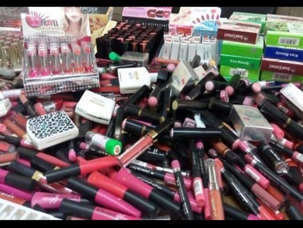 کشف محموله میلیاردی لوازم آرایشی قاچاق در قم