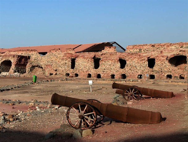 لزوم آزادسازی حریم قلعه پرتغالی‌های جزیره هرمز