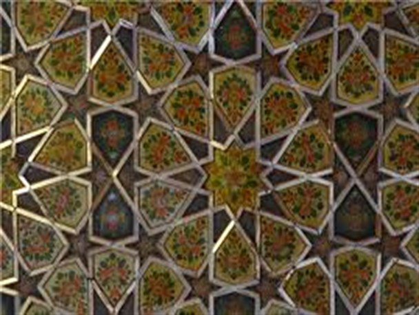 هنرمند اصفهانی ظریف ترین گره چینی را برای نشان ملی خلق کرد/ فضاهای معماری امروزی افراد را از هم دور می کند