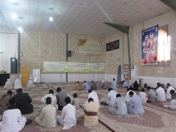 طنین دعای روحبش عرفه در مصلی امام علی (ع) شهرستان دلگان+ تصاویر