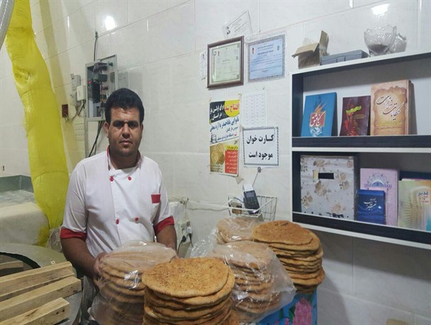 نانوایی که در بافق، غذای روح را هم تامین می کند