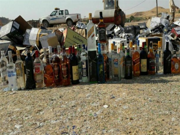 معدوم سازی 11 تن از انواع مشروبات الکلی توسط گمرک قصرشیرین +تصویر