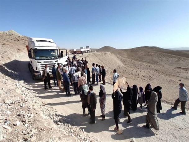 گلایه اهالی "نگینان" از تردد خودروهای سنگین در جاده روستایی و تهدید جان مردم/ معدنی که هیچ عایدی اقتصادی برای روستا ندارد