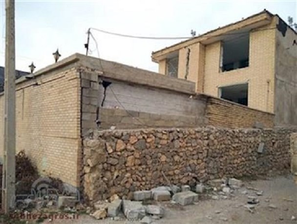 سپاه قزوین پای کار احداث ۵ واحد مسکونی برای زلزله‌زدگان سی‌سخت/ پایان شهریور کلید منازل تحویل داده می‌شود