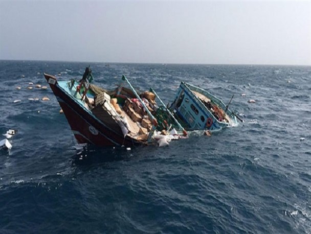 نجات جان ۵ خدمه موتور لنج تجاری در آب‌های جزیره سیری