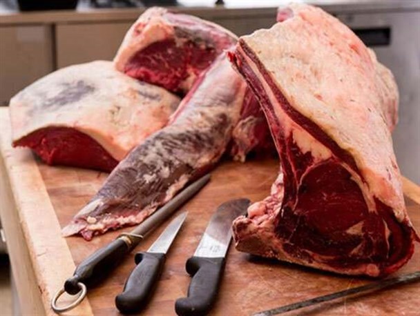 پلمپ یک واحد قصابی در زنجان به دلیل تخلف اختلاط گوشت و سنگدان