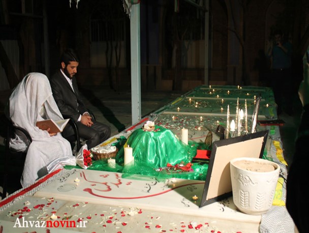 مراسم عقد زوج جوان در جوار مزار شهدای گمنام اهواز+تصاویر