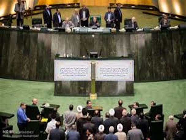 جلسه پرحاشیه مجلس در بررسی کلیات برجام با حاشیه های پررنگی به پایان رسید