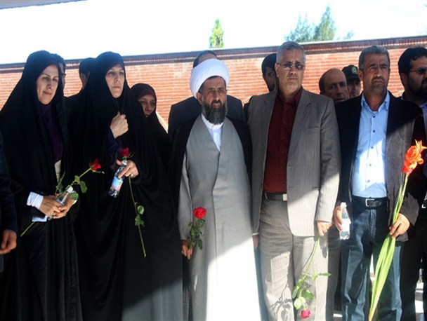حضور معاون رئیس جمهور در گلزار شهدای شهر سورک