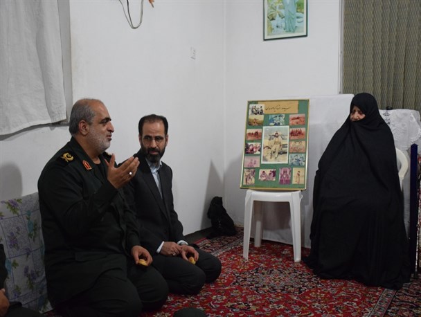 دیدار فرمانده سپاه گیلان با خانواده شهیدان صفاکار و کیاموسوی+عکس