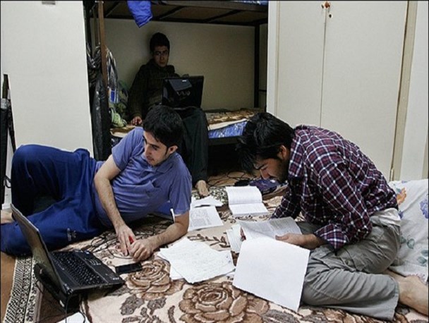 خوابگاه های خودگردان؛ ترمی ۶۰۰ هزار تومان برای ۲ متر جا!