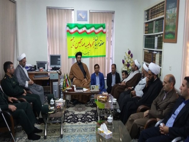 نشست حلقه مربیان صالحین با امام جمعه پارس آباد+عکس