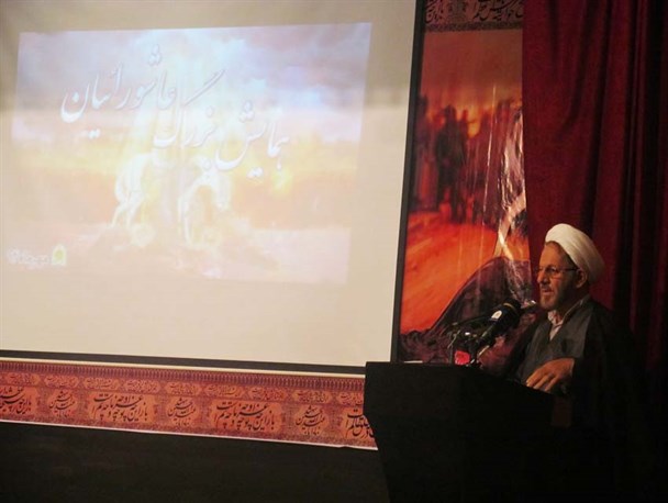 مداحان و روحانیون باید حرکات انحرافی و خرافی دشمن را مهار کنند