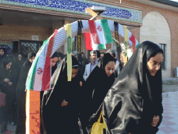 گزارش تصویری اعزام دانش آموزان دختر ورامین به مناطق عملیاتی