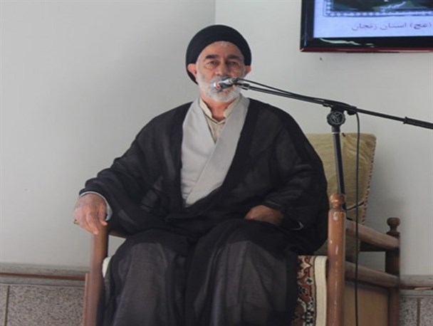 شهید همدانی در دفاع از حریم ولایت شربت شهادت را نوش جان کرد/انسانهای آزاده مردن در بستر را برای خود ننگ می دانند