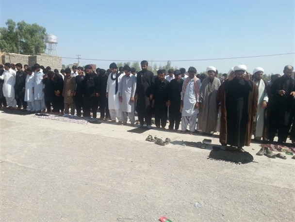 برپایی نماز ظهر عاشورا در روستای چاه کیچی شهرستان دلگان+ تصاویر