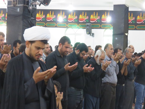 نماز عشق ظهر عاشورا در مناطق مختلف شهرستان دیر برگزار شد