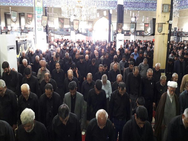 اقامه نماز باشکوه ظهر عاشورا در گرمسار+تصاویر