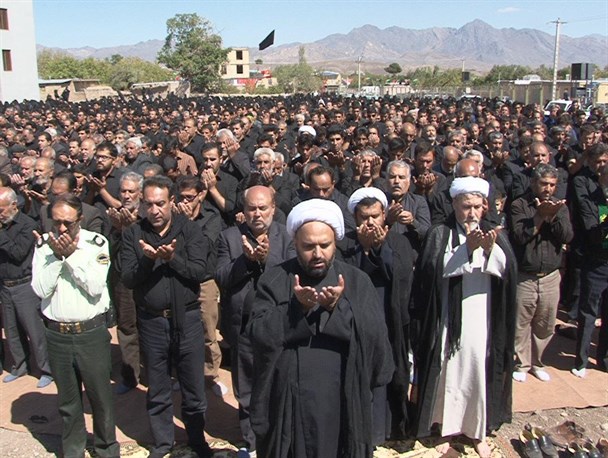 نماز با شکوه ظهر عاشورا در رابُر اقامه شد