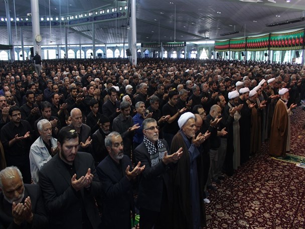 برپایی نماز باشکوه ظهر عاشورا در استان مرکزی/تجلی هدف قیام امام حسین(ع) در قاب تصویر
