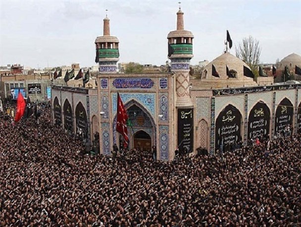 اهتزاز پرچم بارگاه ملکوتی امام حسین برفراز عالی قاپو/ خاستگاه شیعه در عاشورای حسینی غرق ماتم است