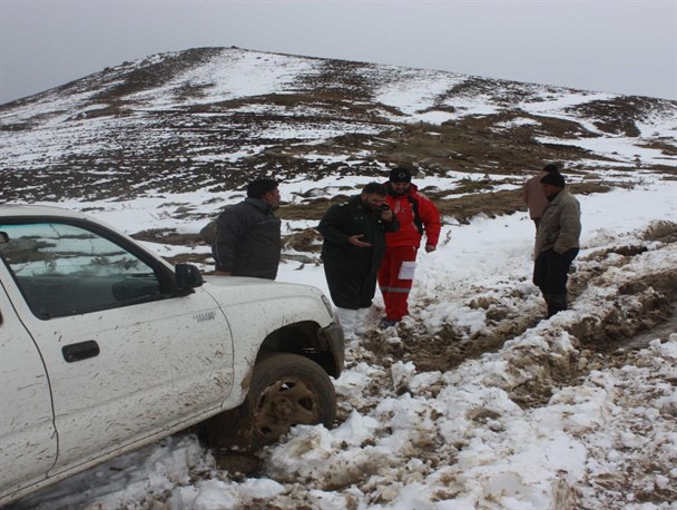 آغاز عملیات امدادرسانی به عشایر گرفتارشده در برف