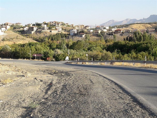 کمین مرگ در سه راه چم عالی/ نجات جان مسافران با نصب علائم راهنمایی و رانندگی