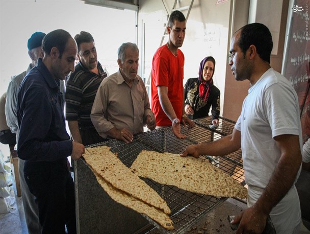 اصراری بر افزایش قیمت نان نداریم/گندم استان کفاف مصرف آرد را نمی دهد