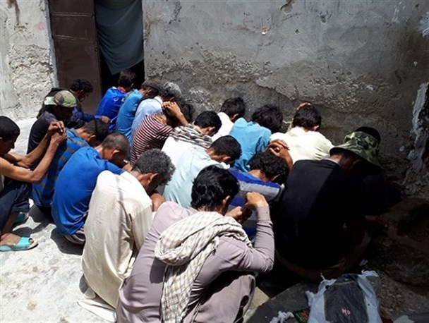 ۱۶ خرده فروش موادمخدر در شهرستان زابل دستگیر شدند