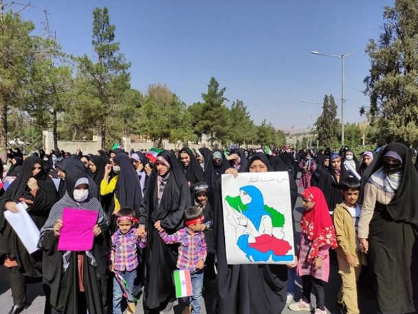 اجتماع دشمن‌شکنِ بانوان بیرجندی در محکومیت اغتشاشات و دفاع از هویت ایرانی