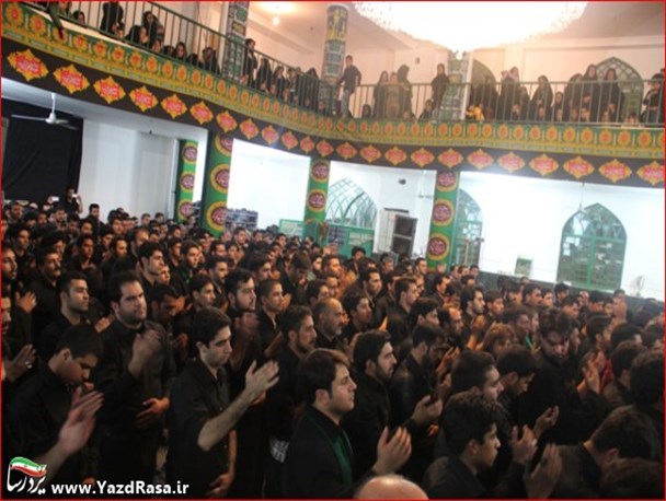 تصاویر/ سینه زنی و زنجیر زنی هیئت سرده تفت به عشق اباعبدالله الحسین