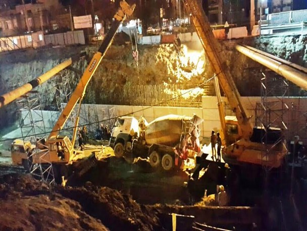 واژگونی بونکر بتن در تقاطع در حال ساخت بعثت همدان
